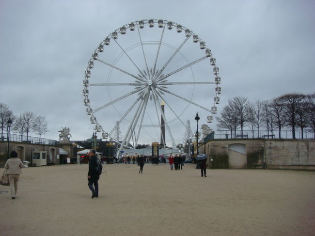 翌日１月１日。<br />この日はホントにどこも開いてないはず。<br />オランジェリー美術館は開いてるはずなので、そちらへ行くことに。