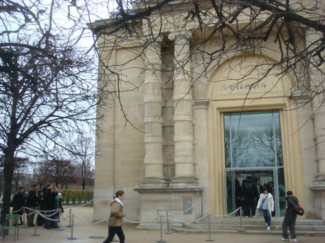 開いているところは少ないので、やっぱり行列。<br />ここでもミュージアムパスが役立って、並ばずにいけた。