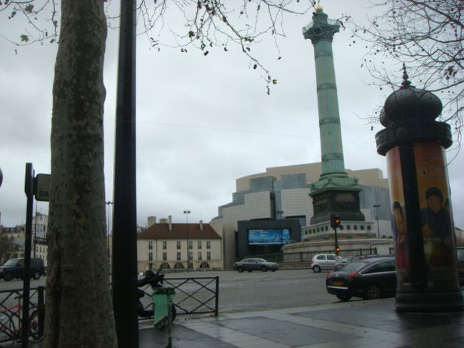 もう一つ行きたかったところ。<br />チュルリーからメトロでバステイーユへ。<br />オペラ・バスティーユ。のだめの世界。<br />今度来るときは、もっとちゃんと出し物調べて、オペラ見に行こっと。