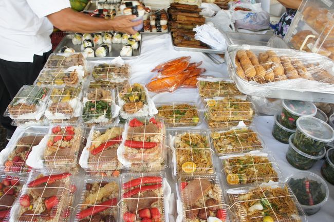 日系人が多い町なのでお弁当も売ってます。<br />でもちょっと色がアメリカン。