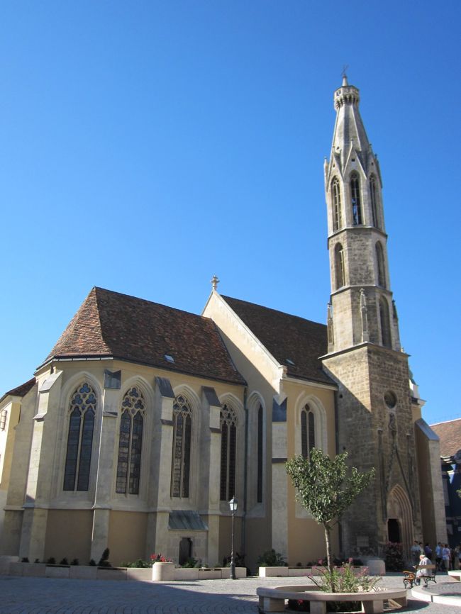 ショプロンはし〜んとした町でした(笑)<br />ほとんど人も歩いてなかったし。<br />土曜日だったから？？