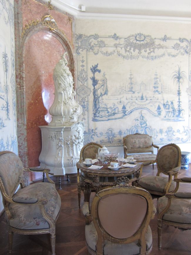 中はガイドツアーのみで入れます。