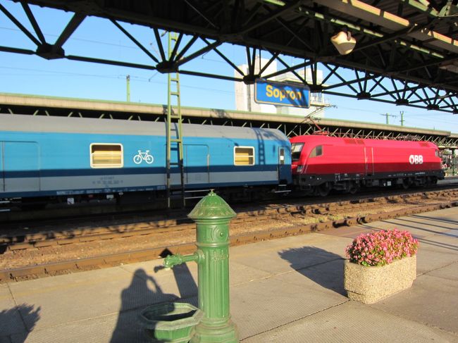 ショプロン駅　ホームを間違えて1本の逃し、1時間後の電車を待つってたら酔っぱらいに絡まれる(-"-)<br /><br />17：13　ショプロン発<br />18：22　ウイーン・マイドリンク着<br /><br />旅行記は、翌日の午後に行ったブラチスラヴァに続きます(@^^)/~~~