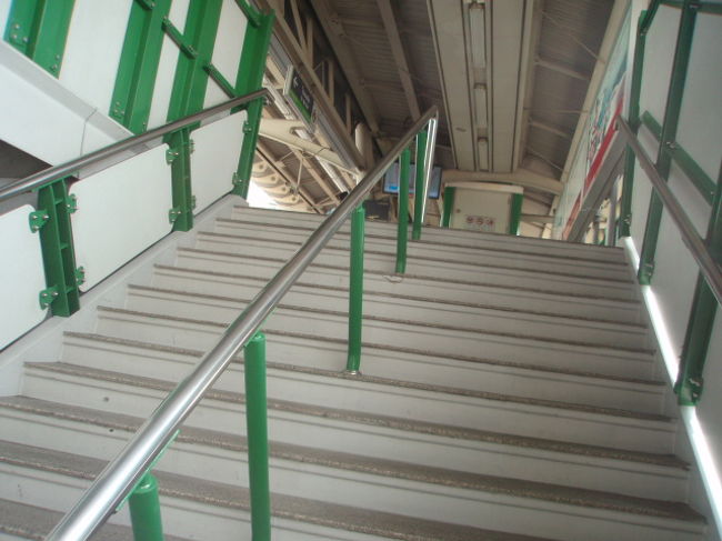 バンコクの駅って階段多いよね。