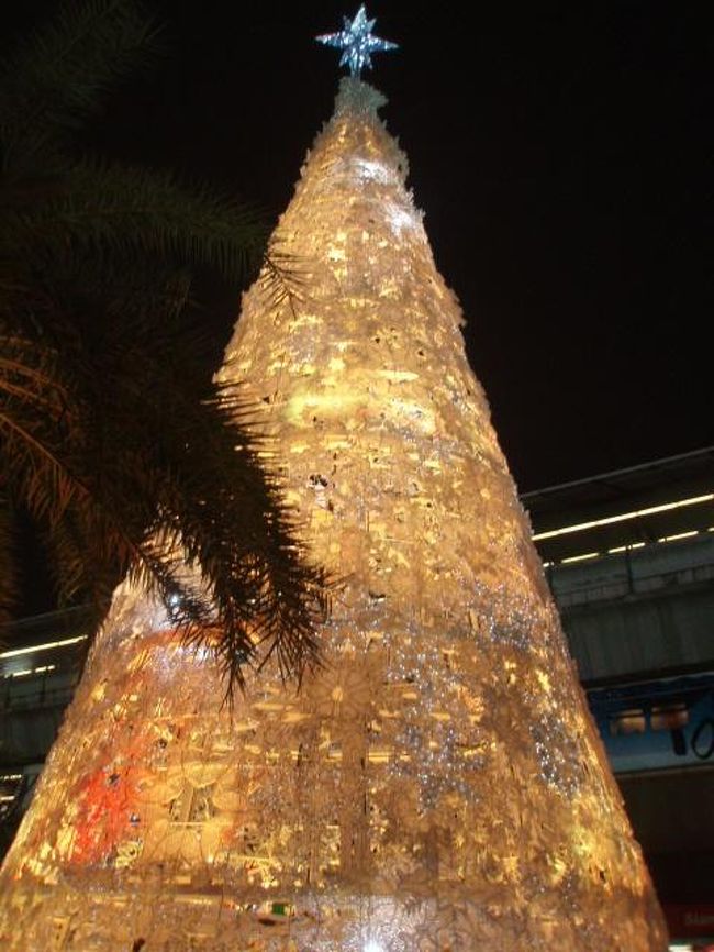 でも、サイアムパラゴンはまだクリスマス。この後、どしゃ降りに遭い、お買い物も済んだのでホテルに戻ります。
