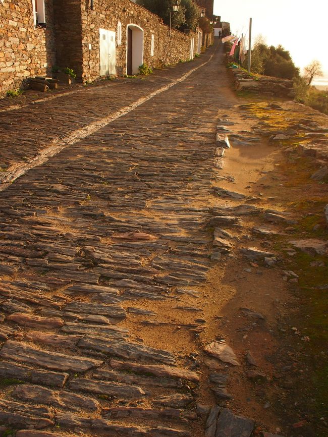 目が眩むほど　眩しい　その先に　悠々と洗濯物が　はためいています。