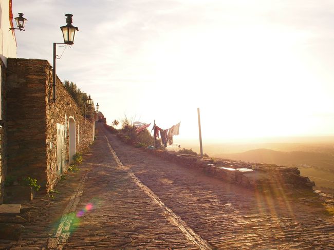 ダイナミックな　モンサラーシュの眺めです。