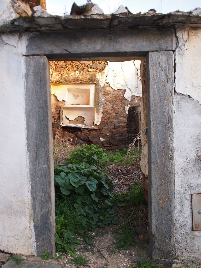 所々に　廃墟が・・・