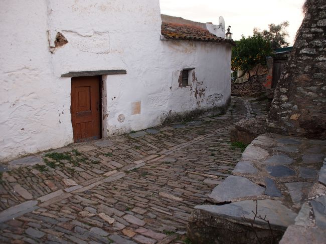 ほぼ小走りに　坂を上ります。<br /><br />