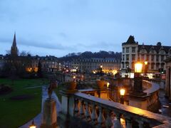 バース市内の夕景です。ローマ調で美しかったです。時間があればロイヤルクレセントとか他の名所も廻りたかったのですが残念です。この後一路ロンドンへ帰路につきました。