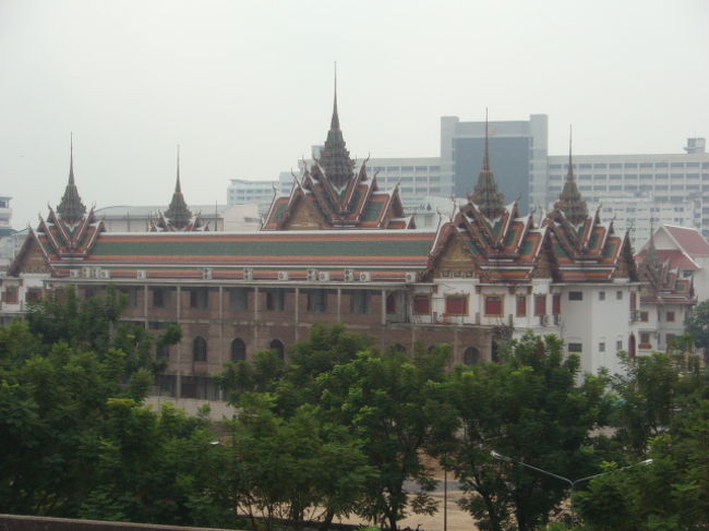 3日目。今日はエクスプレスボートに乗りたい。なので、BTSのサパーンタクシン駅へ。