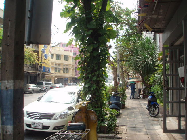 ありませんでした。なので、またぶらぶら歩きます。