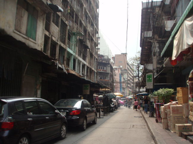 ７月２２日ロータリーの方へ行ってしまう。お昼がどんどん遠くなる。それじゃあ、和成豊でフカヒレ食べようかとヤワラートへ戻ります。