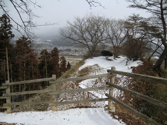 本丸の向こうにも、小さな城郭があります。<br />行ってみましょう。