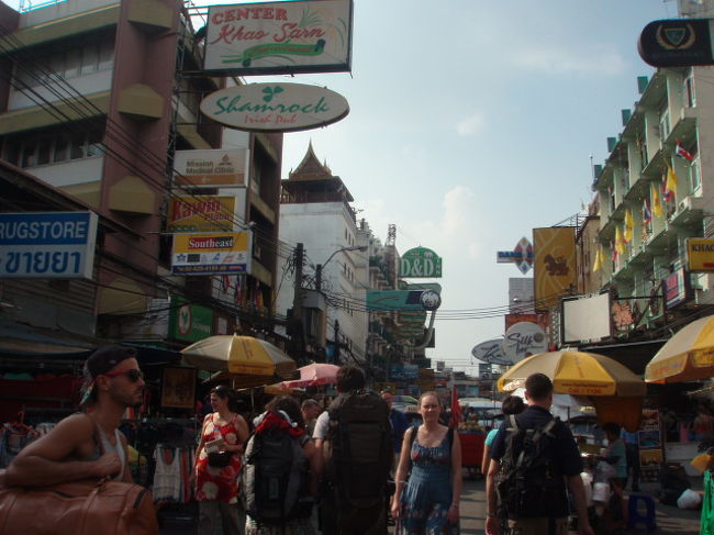 カオサン到着。また、お買い物。サンダル３００バーツ。日本人少なかった。