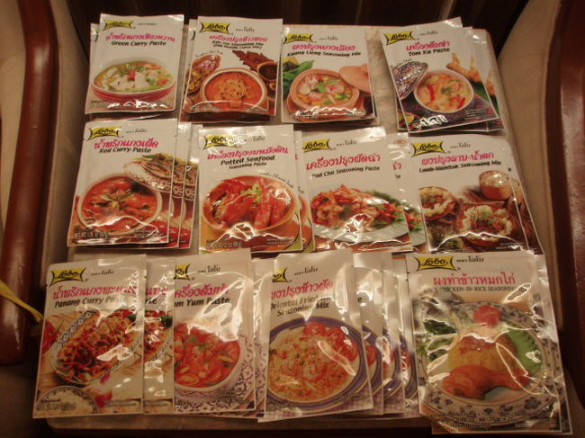 お土産にトップスで調味料を買い込みました。