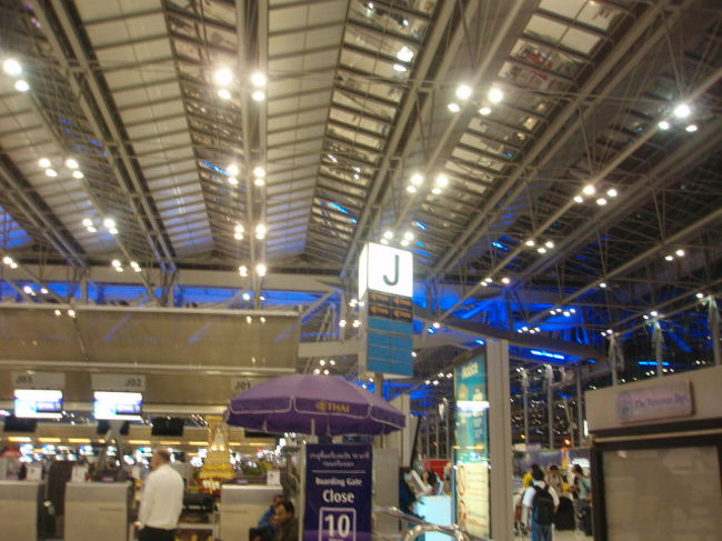 そして、朝５時のスワンナプーム国際空港。早めにつきました。