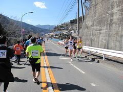 トップ選手とすれ違います。