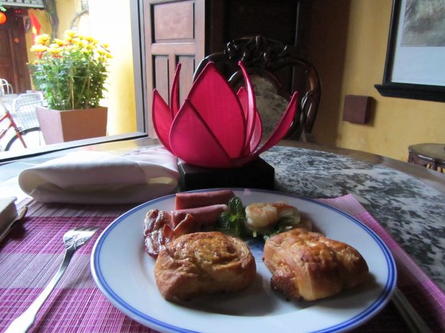 ゆっくり朝ご飯を取りながら、文庫を読むヽ(^o^)丿<br />ホテルのご飯はあまり美味しくなかった！！<br />