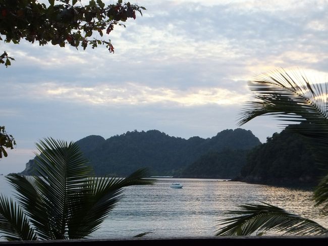 気がつけば、5時半を回っていました。<br /><br />どれ、夕焼けの浜辺でも散歩しますか。