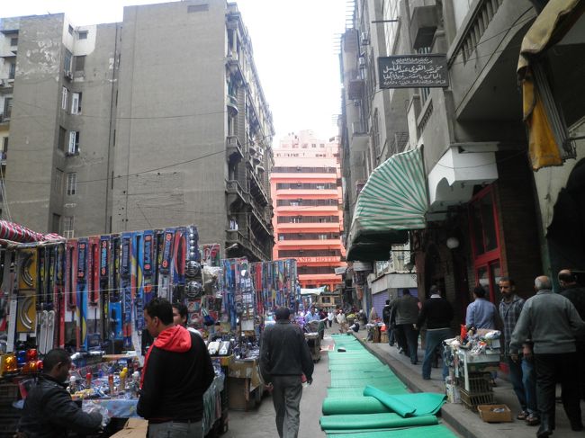 宿の最寄り駅はナーセル駅です。宿は日本人スタッフがいる安宿です。
