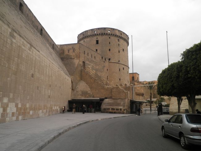 ゆっくり写真を撮りながら歩いたので、バス停から35分ほどでようやくシタデルに入りました。時刻は13時半頃です。