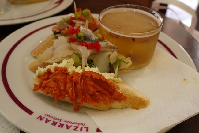 ピンチョスとビールを頂ましした。<br />ピンチョス：ワインにかぶせる小皿を語源とする「タパス」とパンの上に料理を乗せて楊枝をさして出す「ピンチョス」。<br />