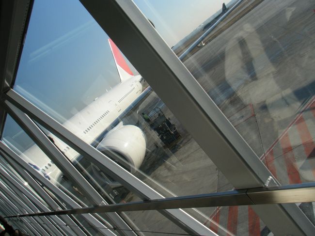 出発のときはカメラがすぐに出てこなかったので<br />フランスにて撮影。<br /><br />なんとこの時点ですごくいい香りが★☆★<br />鼻が敏感で日本のデパートの化粧品売り場は<br />息を止めなきゃいけない私が<br /><br />全然平気！<br /><br />優しい香りでした。<br />でも、思っていたよりおしゃれには感じなかった。