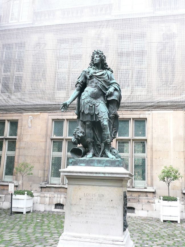 パリ歴史博物館（カルナヴァレ館） <br /><br />ここは無料で鑑賞できるので<br />時間つぶしのつもりで訪れたが<br />いやいや、かなり充実しており<br />ぐるっと観てまわるだけでも<br />予想外に時間がかかった。