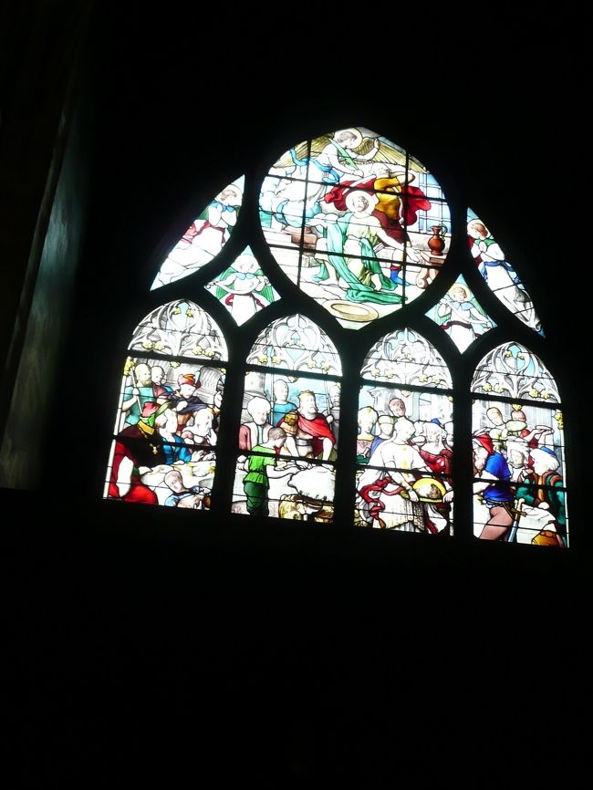 サン・テティエンヌ・デュ・モン教会 （？）<br />どこも美しいステンドグラスがあり<br />とても癒される。<br />