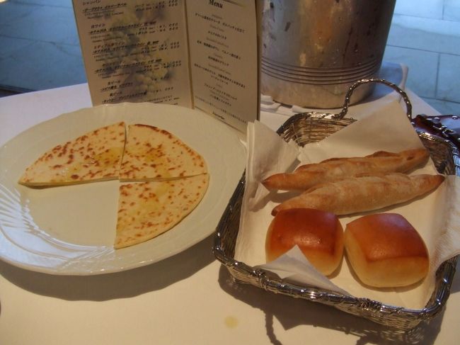 ピザとパンです。