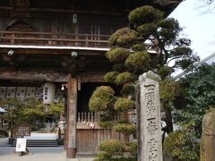 一番札所、霊山寺（りょうぜんじ）
山の中の石段を登っていくお寺を想像していたら、駐車場からすぐで安心しました。