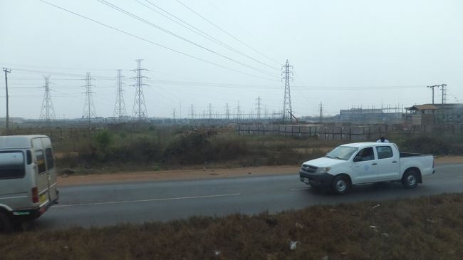 左手にTema。ガーナ最大の港がある街。工業も盛ん