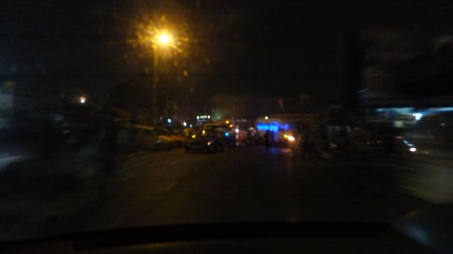 5時間15分ほどかけてKumasi着。既に夜。<br /><br />着いた場所がわからないのでタクシーに乗ることにします。Fosua Hotelまで。5セディー（約250円）の言い値を払ってしまいましたがホテルは近かった。5セディーは払いすぎだったようです。<br /><br />後からわかりましたが、Kejetia Circle付近に到着したようでした。