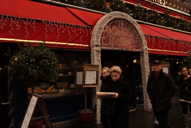 お昼。<br />昨夜のリベンジ。ガルニエ近くのLe Grand Cafe