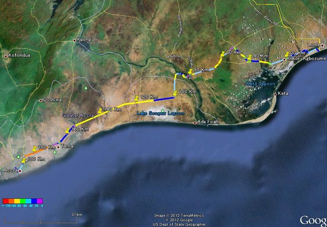 Aflaoを出てすぐは未舗装の道が続きあまりスピードが出ていませんでしたが、TemaからAccraまでは100km/hを超えています。<br /><br />拡大画像はこちら<br />http://img.4travel.jp/img/tcs/t/pict/src/24/66/34/src_24663401.jpg