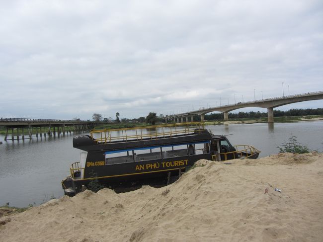 この船でホイアン市内へ戻る<br /><br />