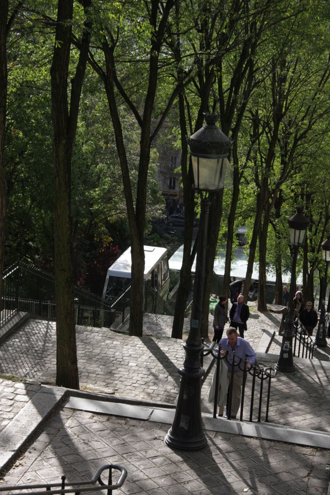 サクレクール寺院と似顔絵画家のテルトル広場2011⑲Montmartre
