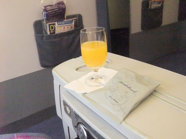 ウェルカムドリンクはオレンジorアップルor水。<br />オレンジを選択。