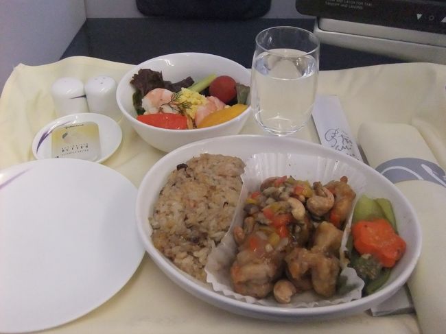 チキンorビーフだったので、チキンを選択。<br />かなりおいしくて完食！