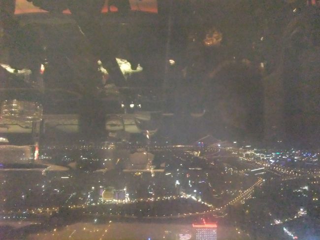 ディナーの時間までショッピング。<br />スワロフスキーのボールペンがかわいくて、二人揃ってお買い上げ☆<br /><br />７時前に欣葉101に入店。