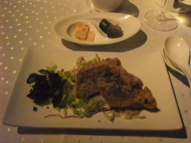 まわりは地元の人が多かった。<br /><br />日本人も１組みかけたけど。