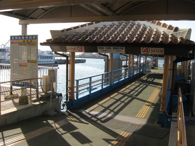 9時30分発の竹富島行き高速船がもうすぐ出るということで、急いで乗船場に向かいます。