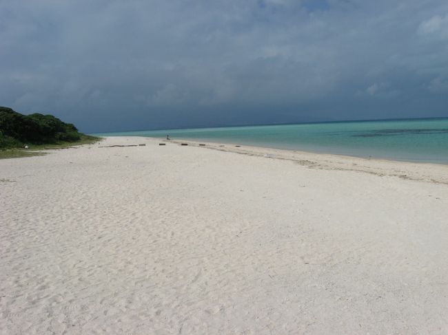 見渡す限りの白い砂浜が広がっていました。
