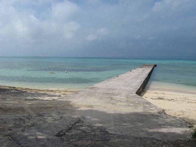 コンドイビーチから西海岸を北上し、西桟橋にたどり着きました。<br />かつて西表島との間の海運に用いられた桟橋です。