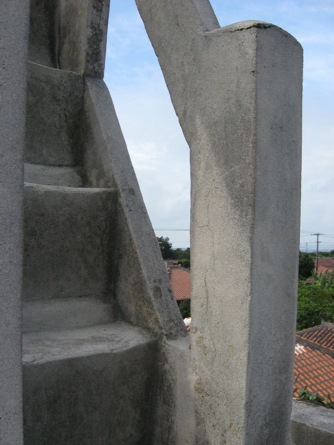 観光客向けの塔とはいえ、階段の傾斜が急なので上り下りには注意が必要です。