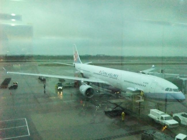 その後はシャワーでもと考えていたけど、ラウンジ内は割と寒かったのでやめといた。<br /><br />搭乗時間までネットしながらのんびり☆