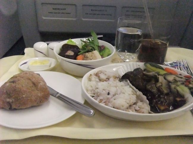 ポークorビーフでポークを選択。<br /><br />骨付きポークは柔らかかった！<br />ポートワインとともに♪