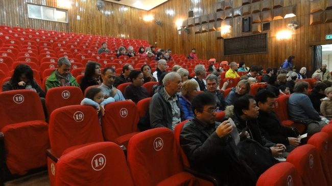 タンロン水上人形劇場の観客席。結構広いです。