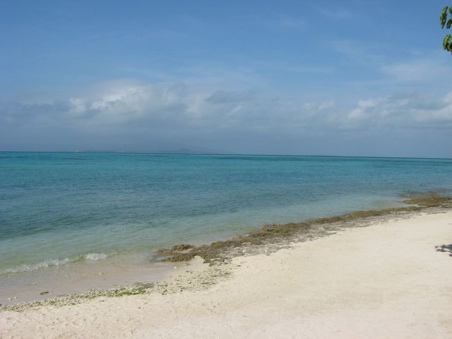 海原の向こうに見えるのは黒島？でしょうか。